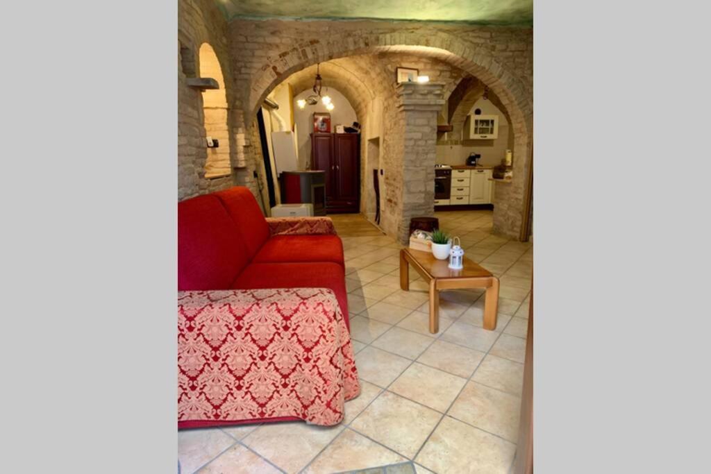 La Grotta - Casa Con Grotta Sotterranea Apartment Monterubbiano Exterior foto